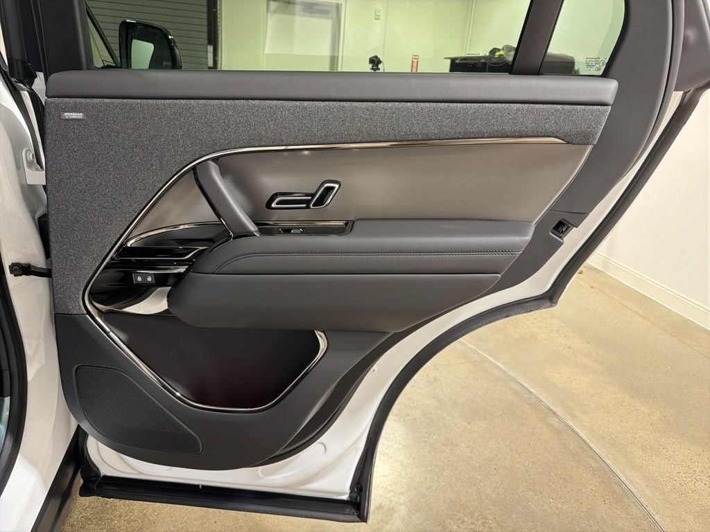New 2026 Fuji White Land Rover Dynamic SE image 26