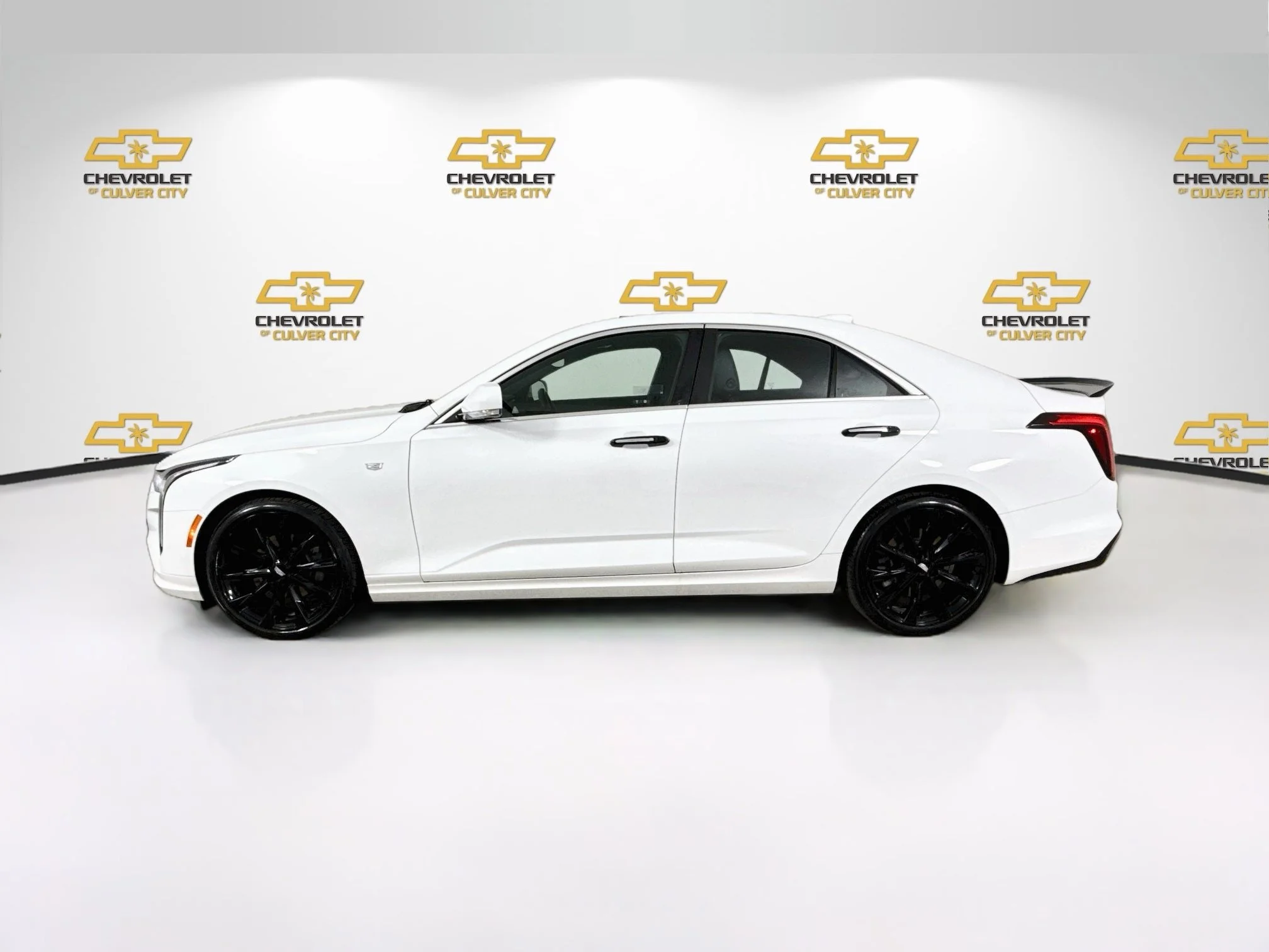 Used 2022 SUMMIT WHITE Cadillac Luxury image 5