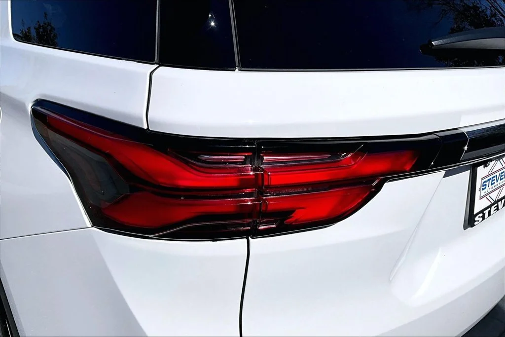 Used 2022 White Chevrolet LS image 28