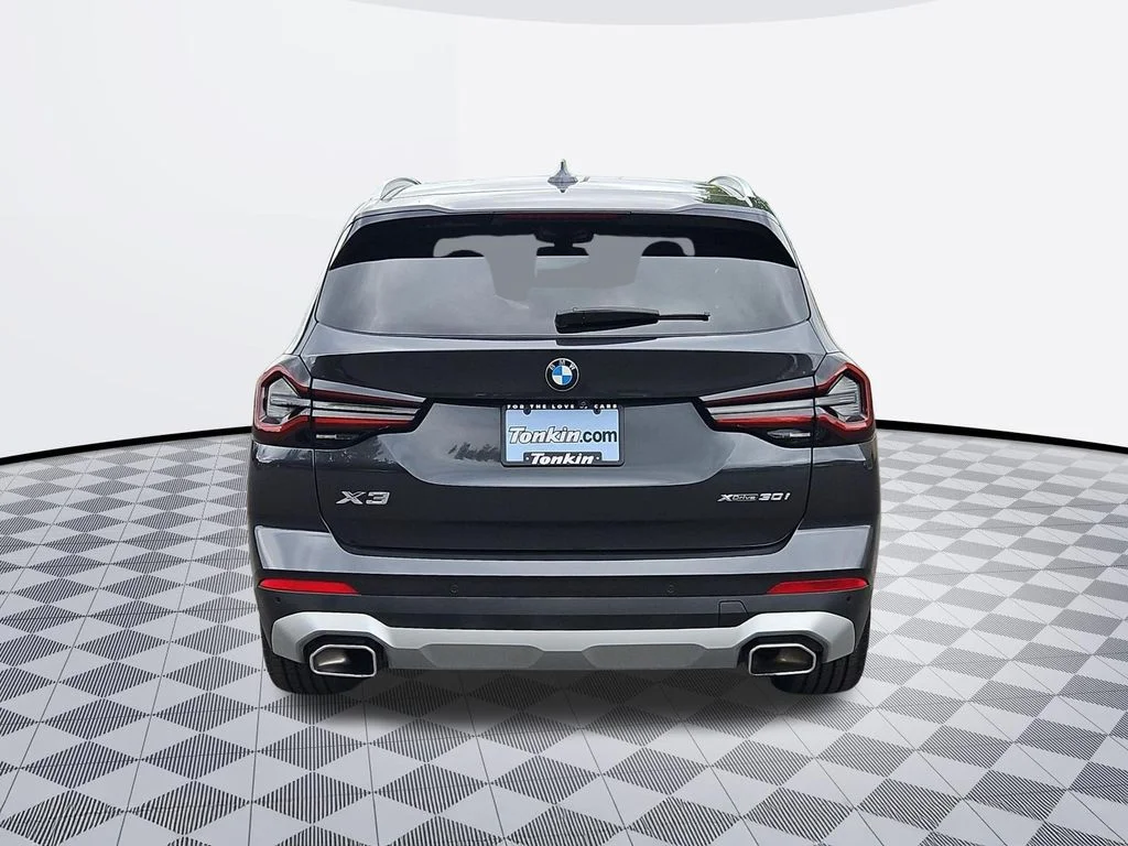 Used 2022 Dark Graphite Metallic BMW xDrive30i image 5