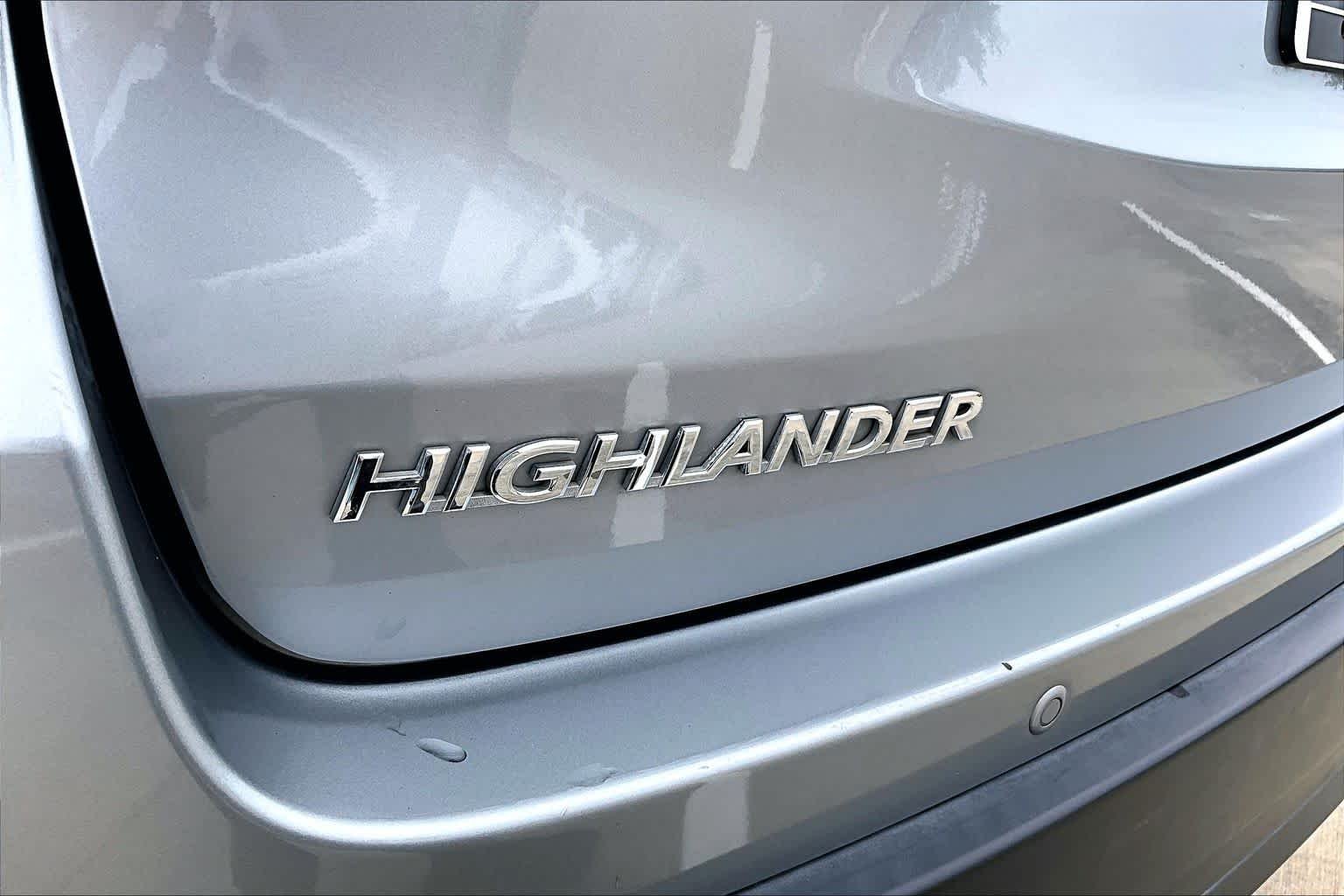 Used 2015 Silver Sky Metallic Toyota Limited image 30