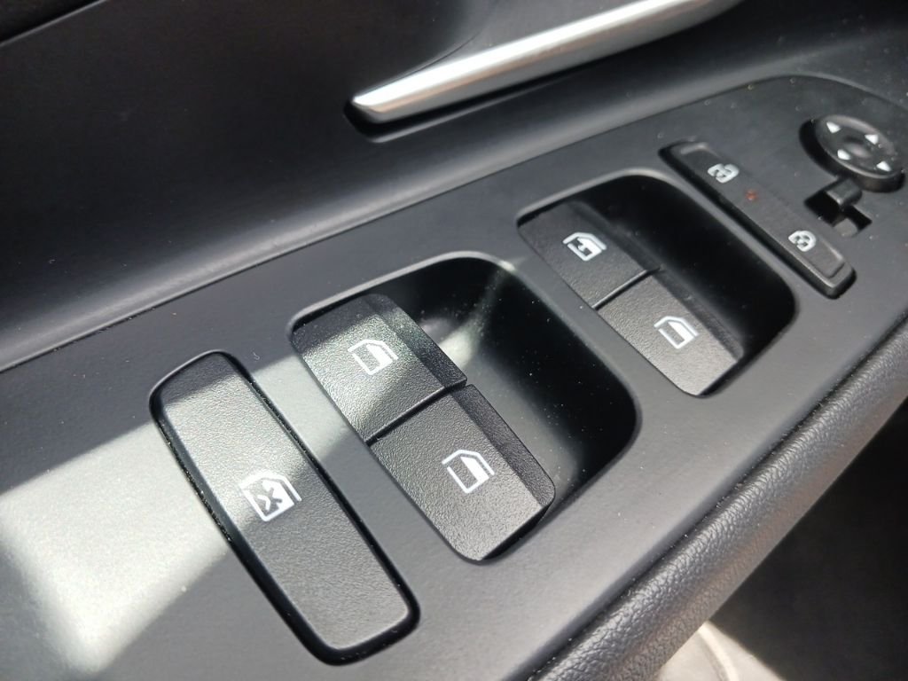 2025 Hyundai Elantra SE - Photo 26