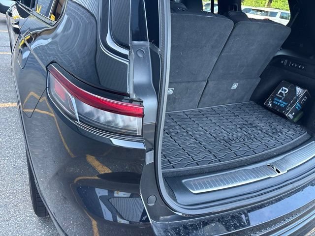 Used 2023 Diamond Black Crystal Pearlcoat Jeep Summit Reserve image 10
