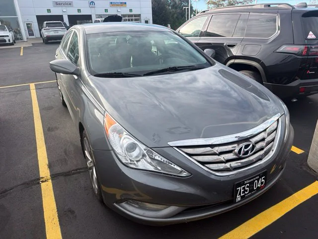 Used 2013 Gray Hyundai SE image 1