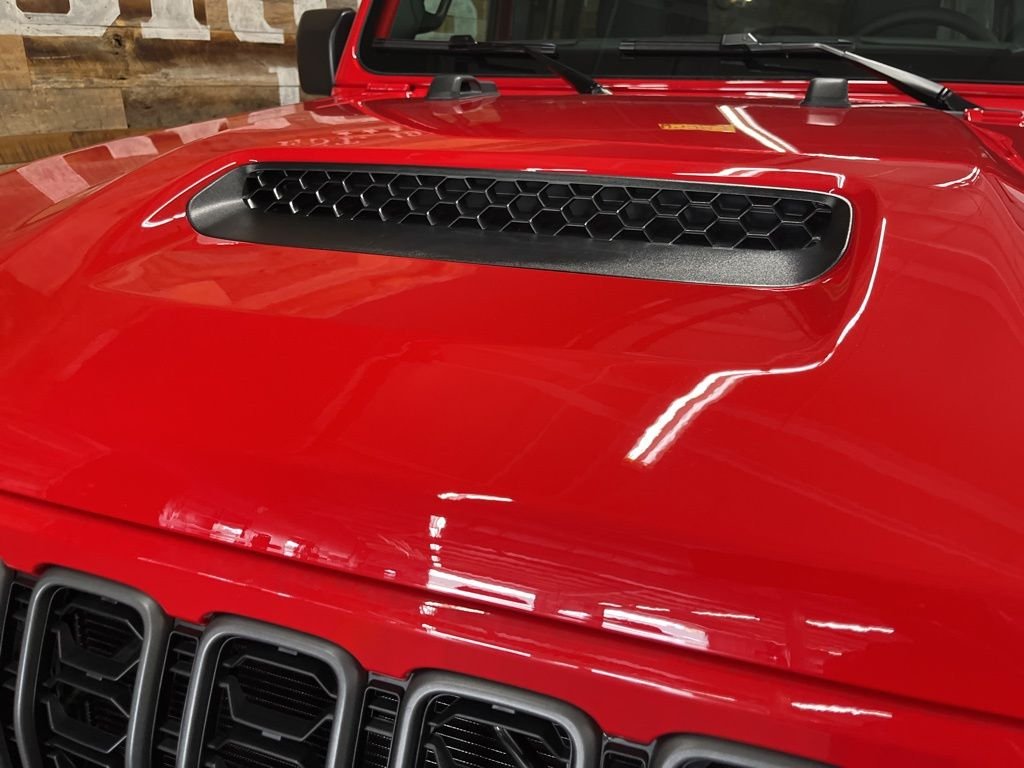 New 2026 Firecracker Red Clear-Coat Exterior Paint Jeep Rubicon image 9