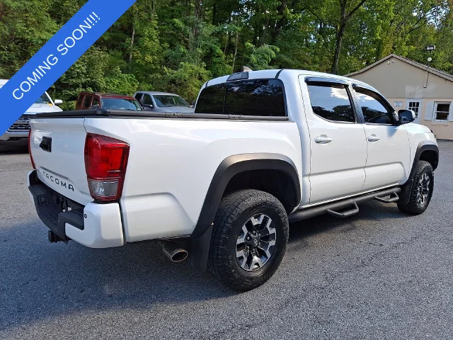 Used 2017 White Toyota TRD Off-Road image 11