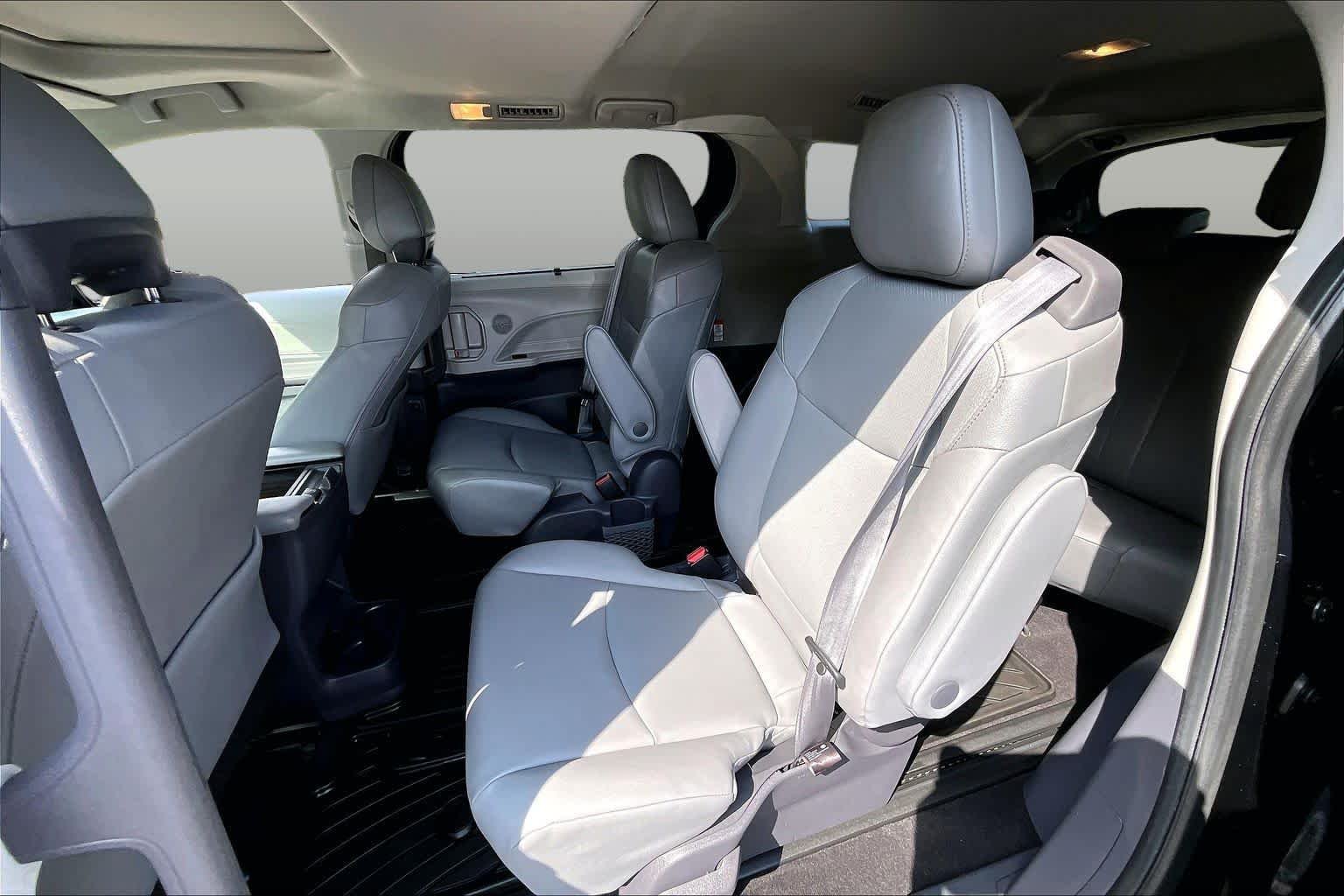 Used 2021 Midnight Black Metallic Toyota XLE image 20