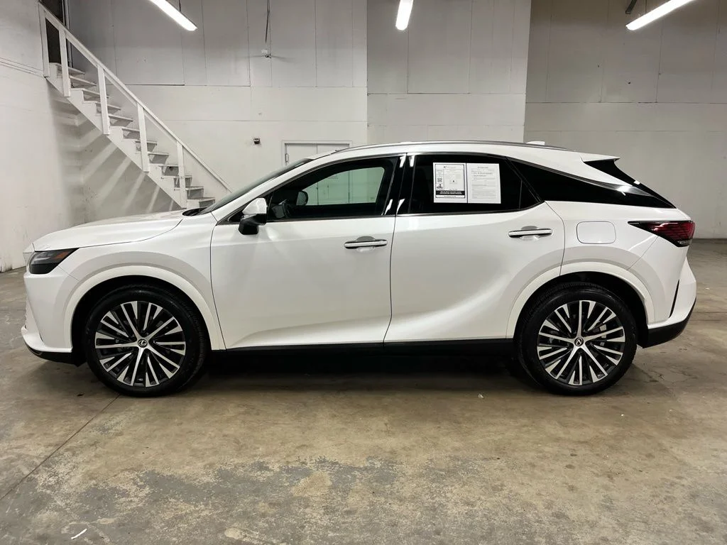 Used 2024 White Lexus 350h Premium Plus image 4