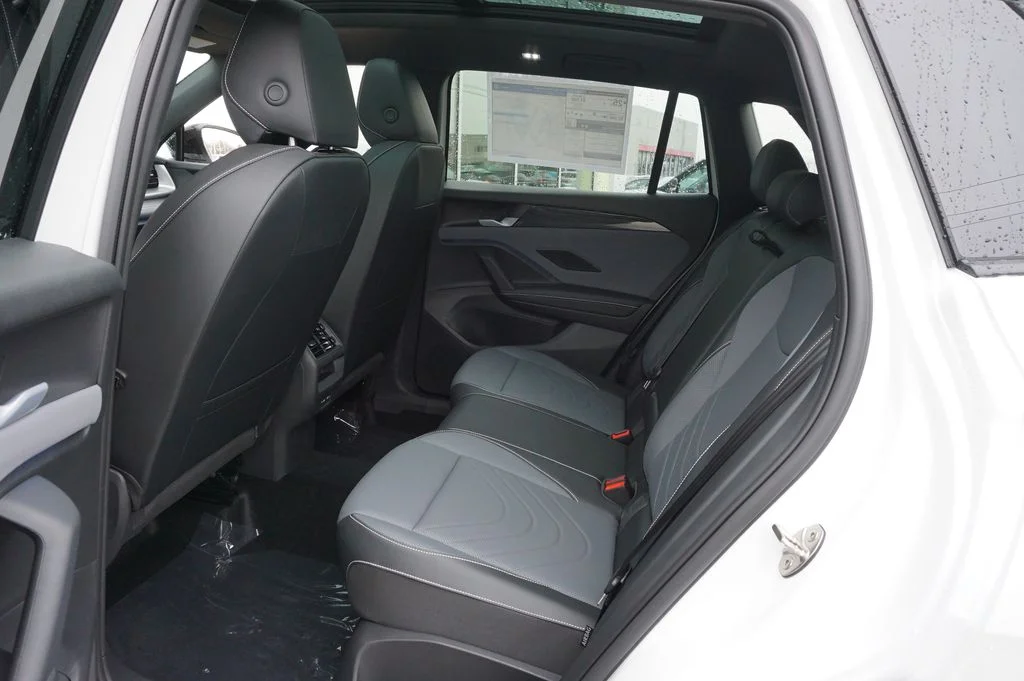 New 2026 White/off-white Volkswagen 2.0T SE R-Line Black image 11