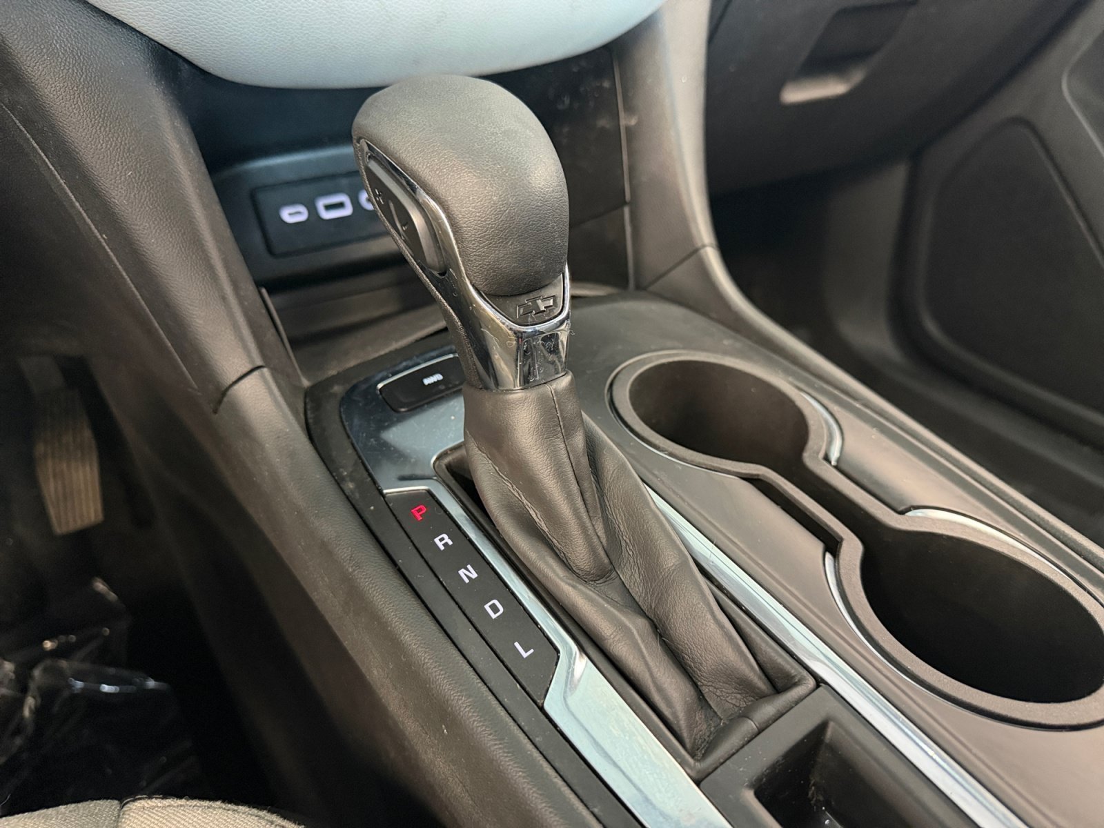 Used 2022 Silver Ice Metallic Chevrolet LS image 23