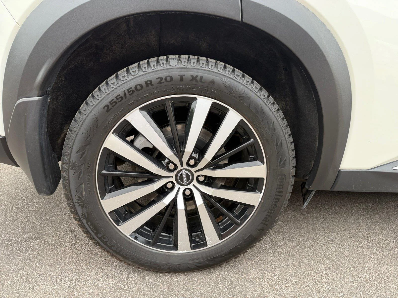 Used 2023  Nissan Platinum image 32