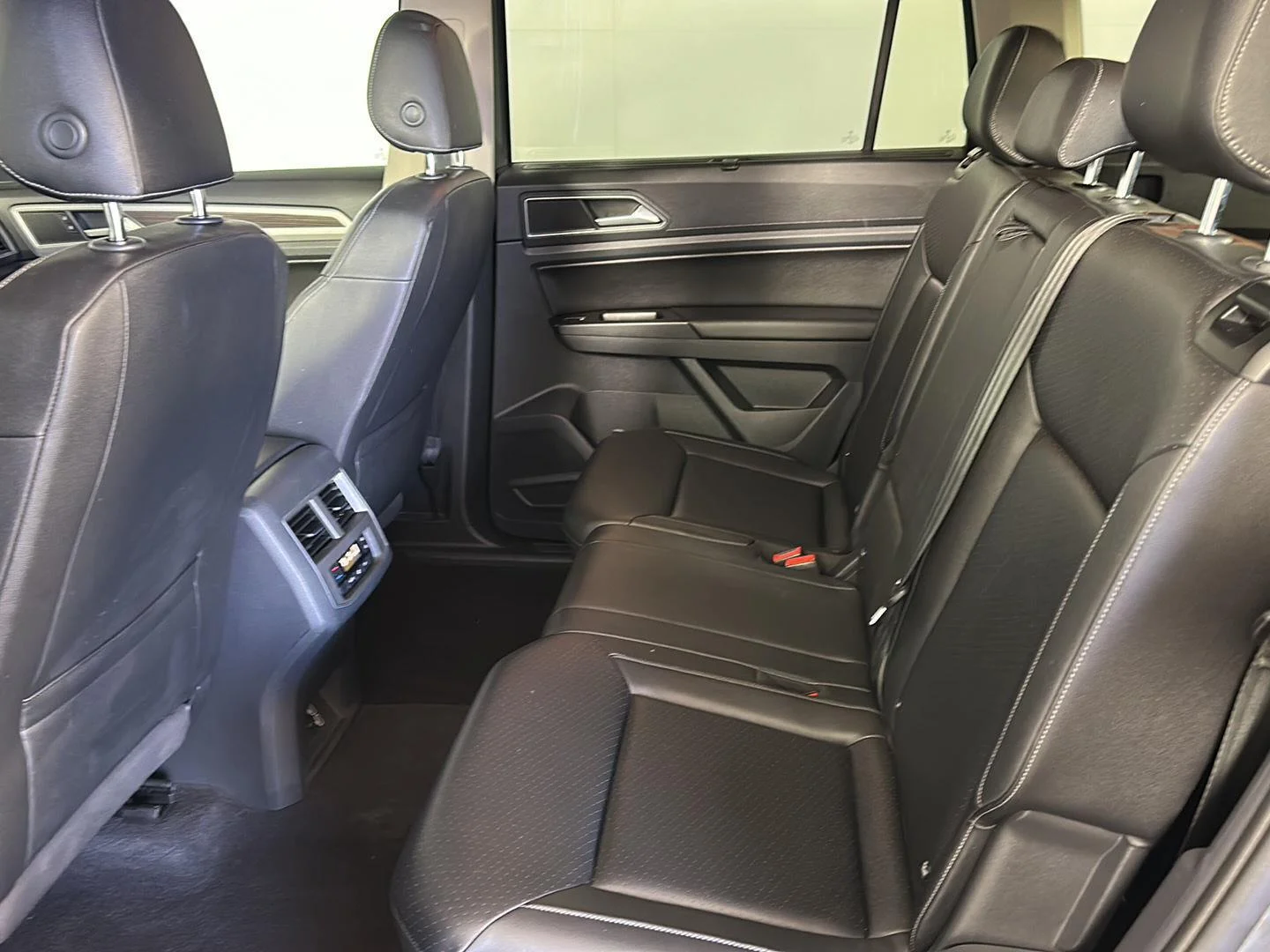 Used 2019 Platinum Gray Metallic Volkswagen 3.6L V6 SE image 23