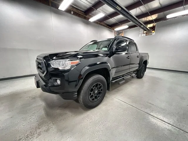 2022 Toyota Tacoma SR5 Double Cab 4WD V6 Auto Short Bed's photo