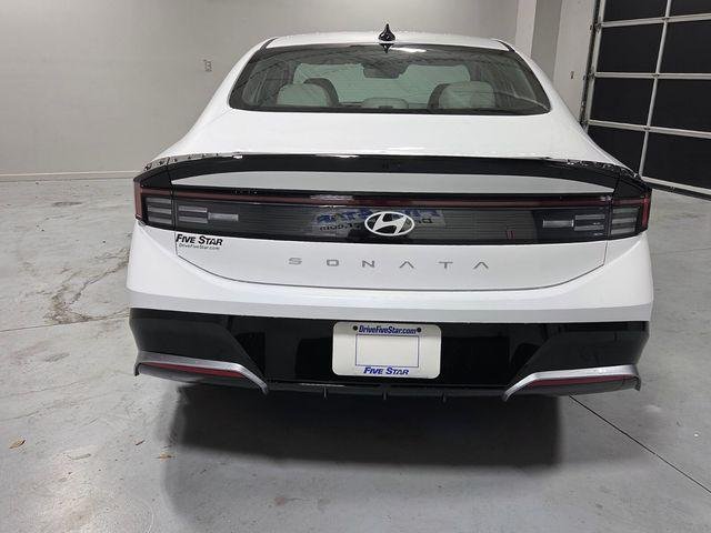 New 2026 White Hyundai SEL Sport image 9