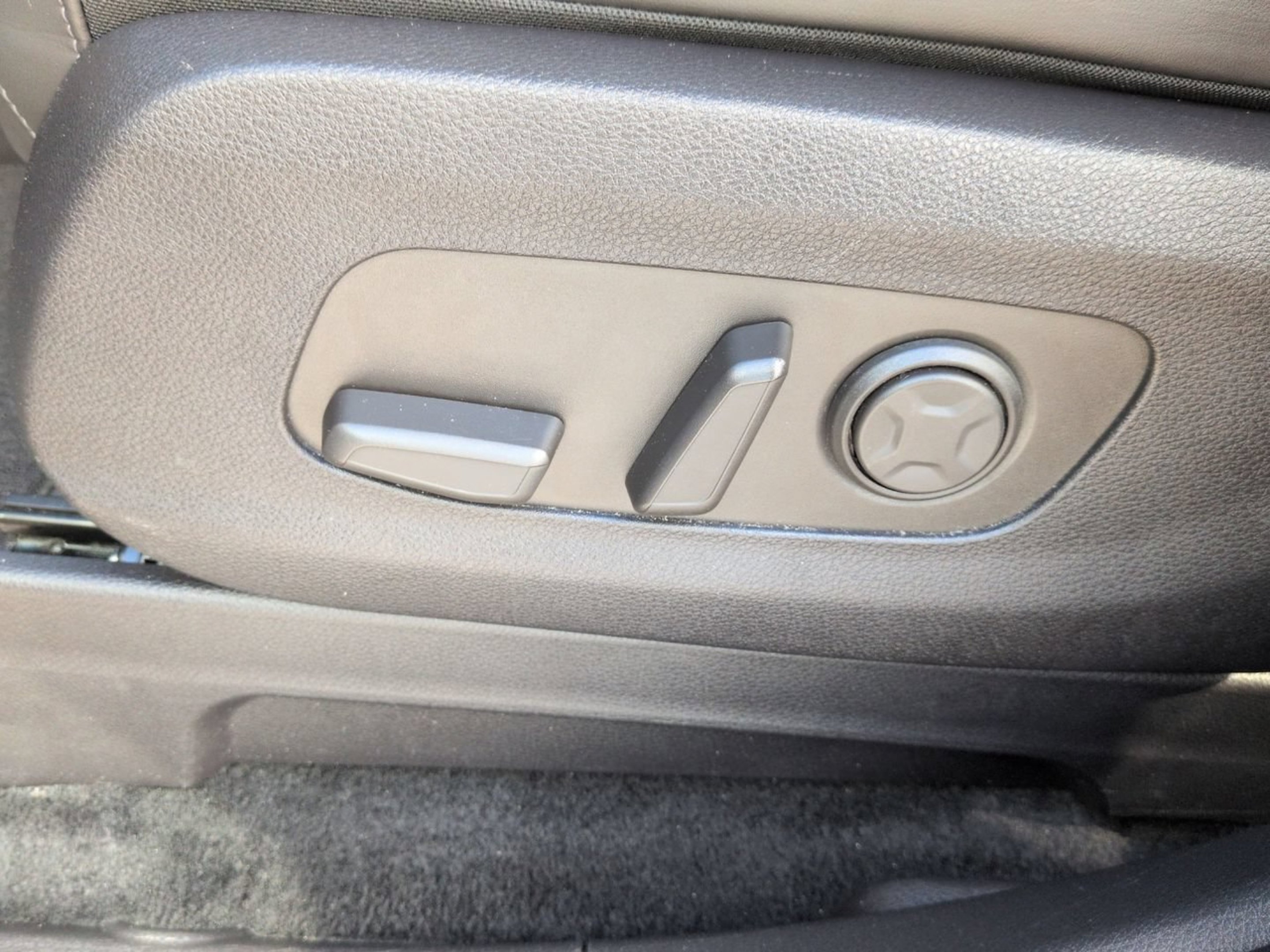 Certified Used 2025 Deep Chroma Blue Kia LXS image 22
