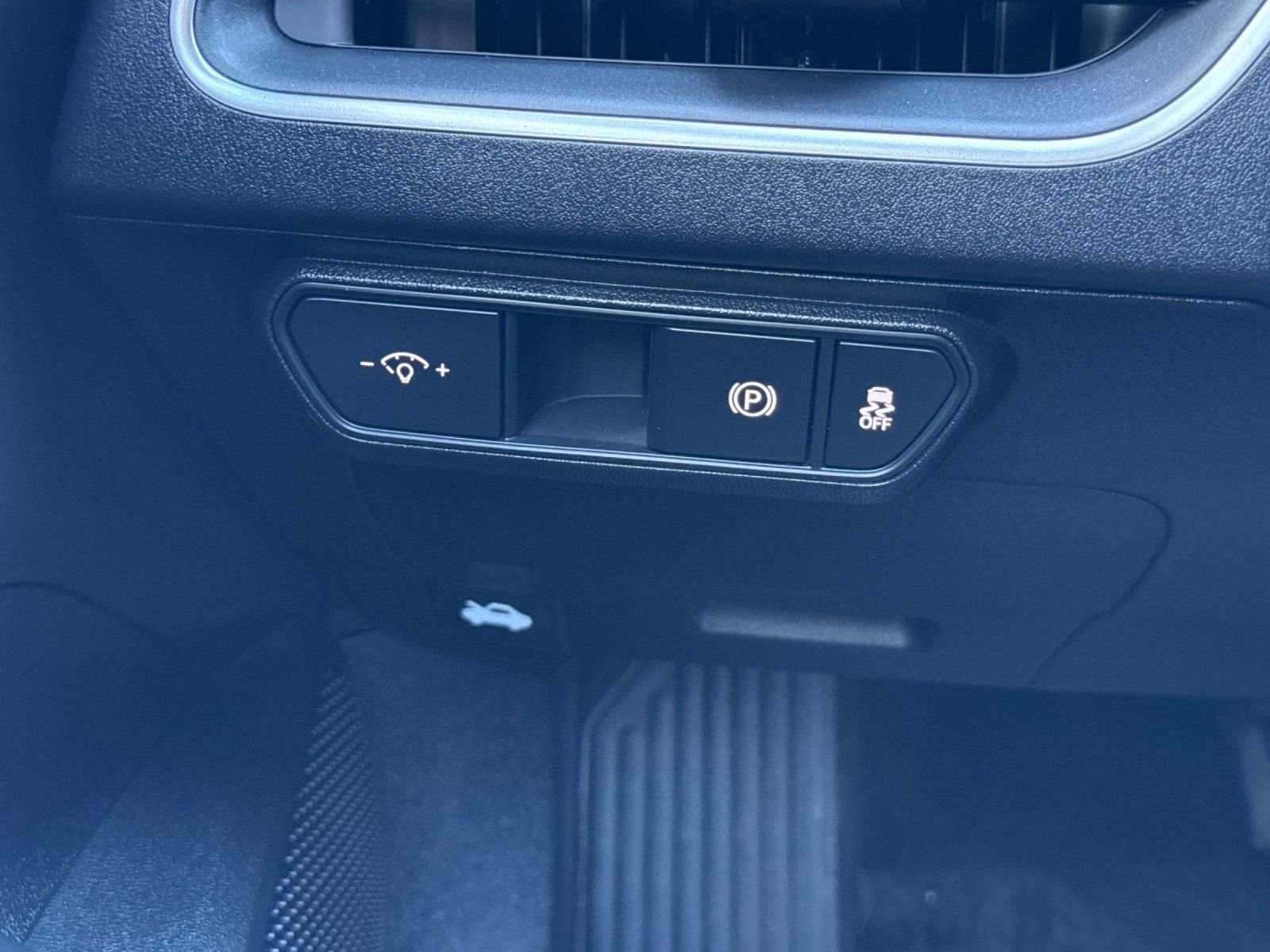 New 2026 Snow White Pearl Kia LXS image 18