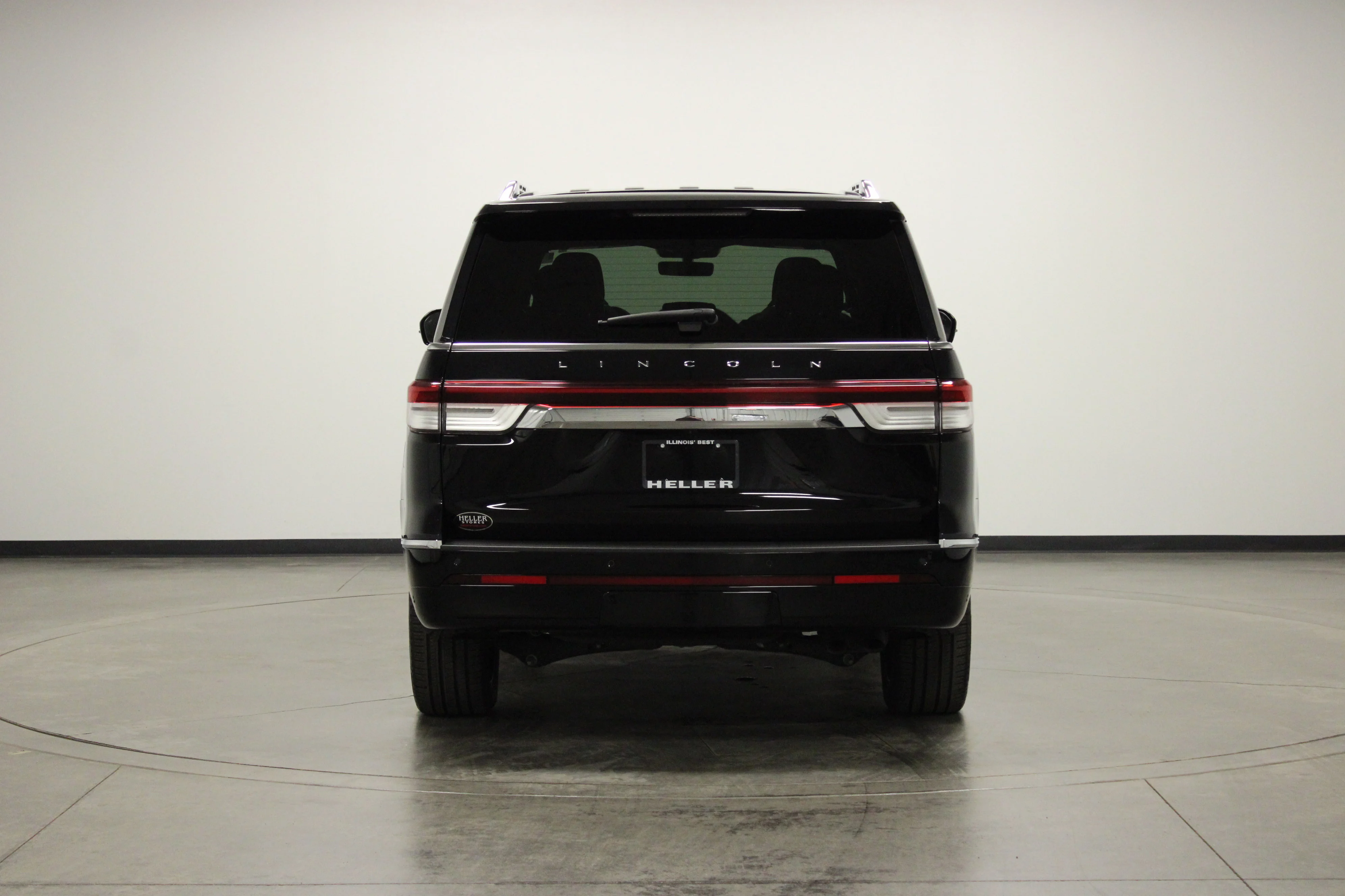 Used 2024 Infinite Black Metallic Clearcoat Lincoln Reserve image 7