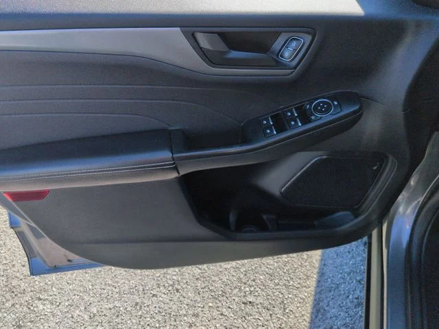 Used 2023 Gray Ford Active image 12