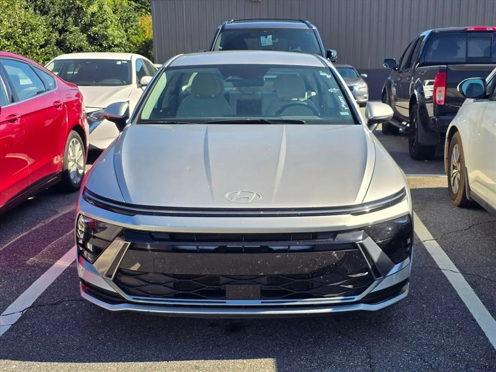 Used 2024 Silver Hyundai SEL image 8