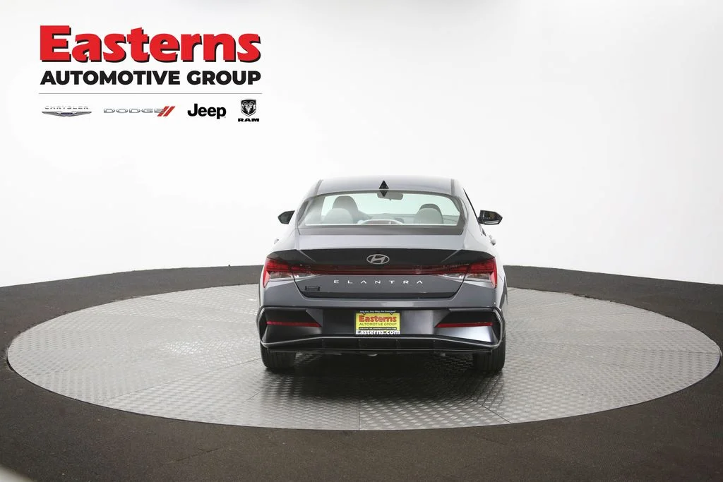 Used 2025 Gray Hyundai SEL Convenience image 38