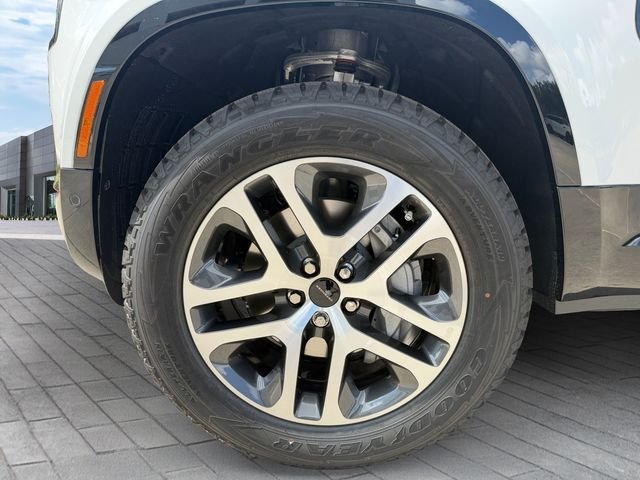 New 2026 Fuji White Land Rover X-Dynamic SE image 9