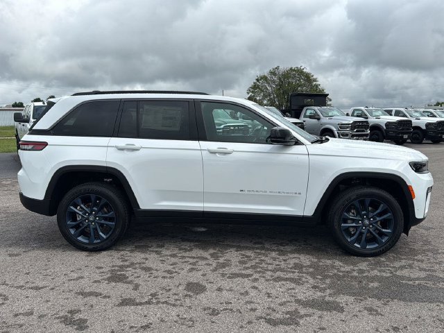 New 2026 Bright White Clear-Coat Exterior Paint Jeep  image 10