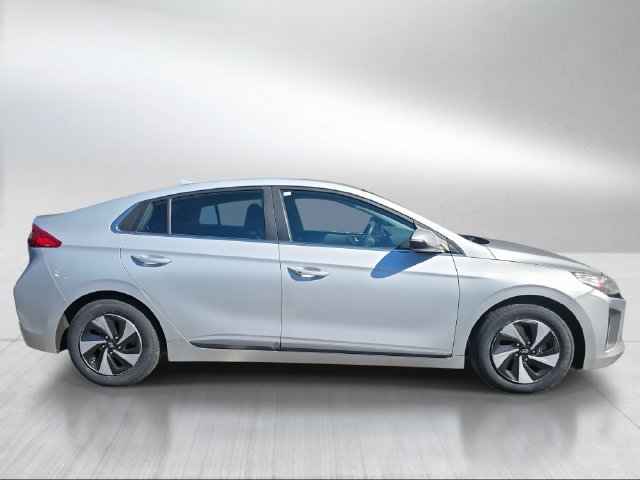 Used 2017 Silver Hyundai SEL image 2