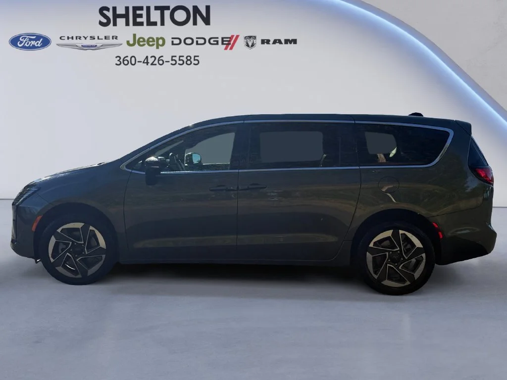 New 2027 Green Chrysler Limited image 2