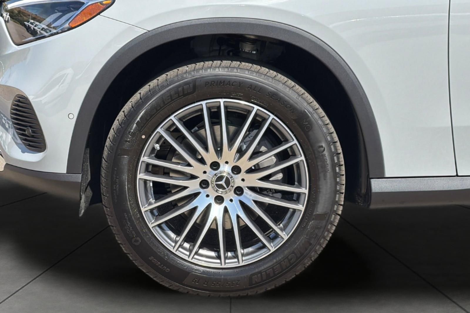New 2026 MANUFAKTUR Alpine Grey Mercedes-Benz GLC 300 image 5