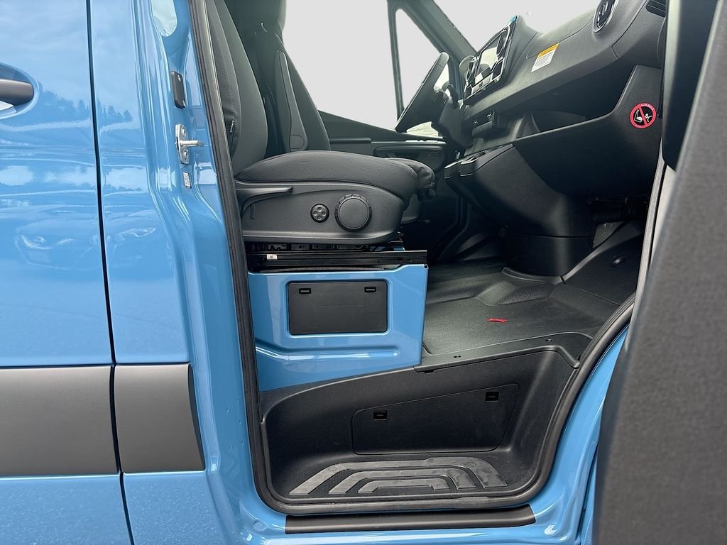 New 2026  Mercedes-Benz Cargo 144 WB image 24