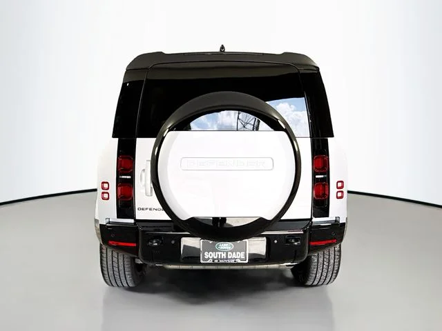 Used 2024 Hakuba Silver Metallic Land Rover X-Dynamic SE image 6