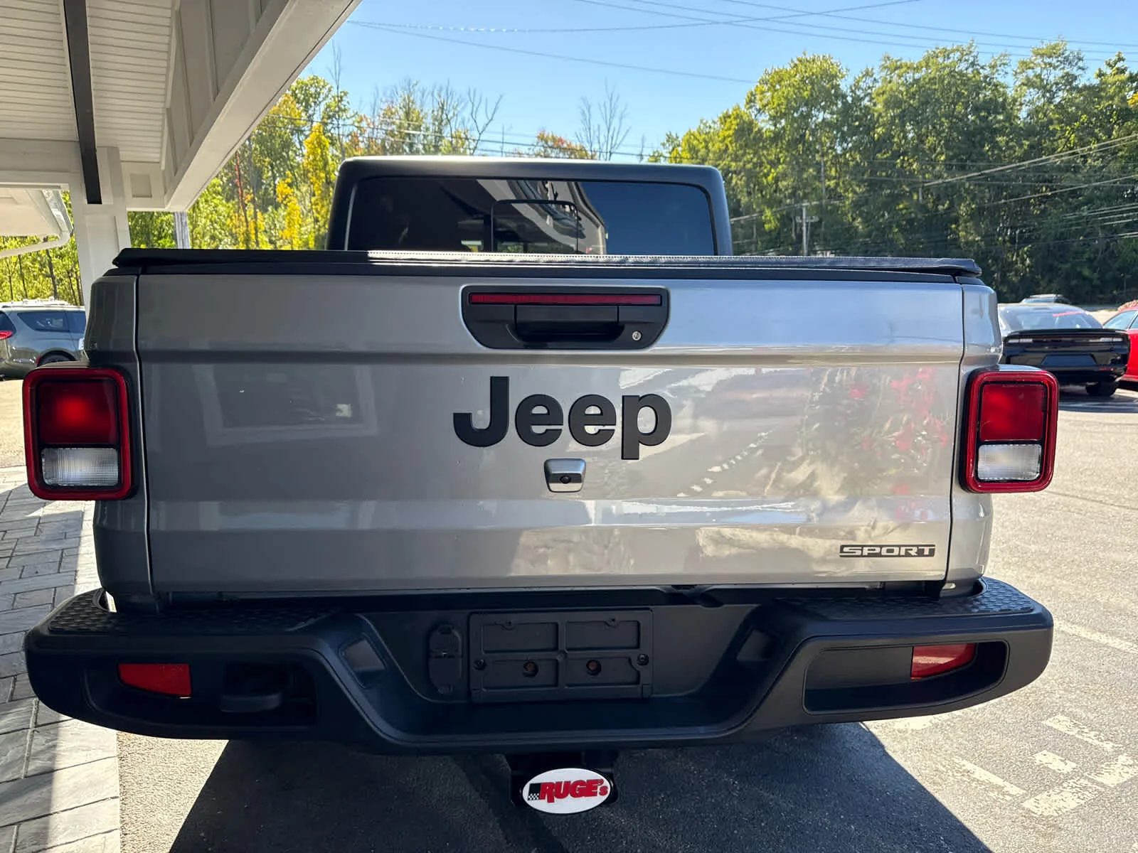 Used 2020 Billet Silver Metallic Clearcoat Jeep Sport S image 3