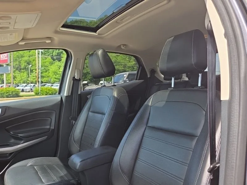 Used 2019  Ford Titanium image 11