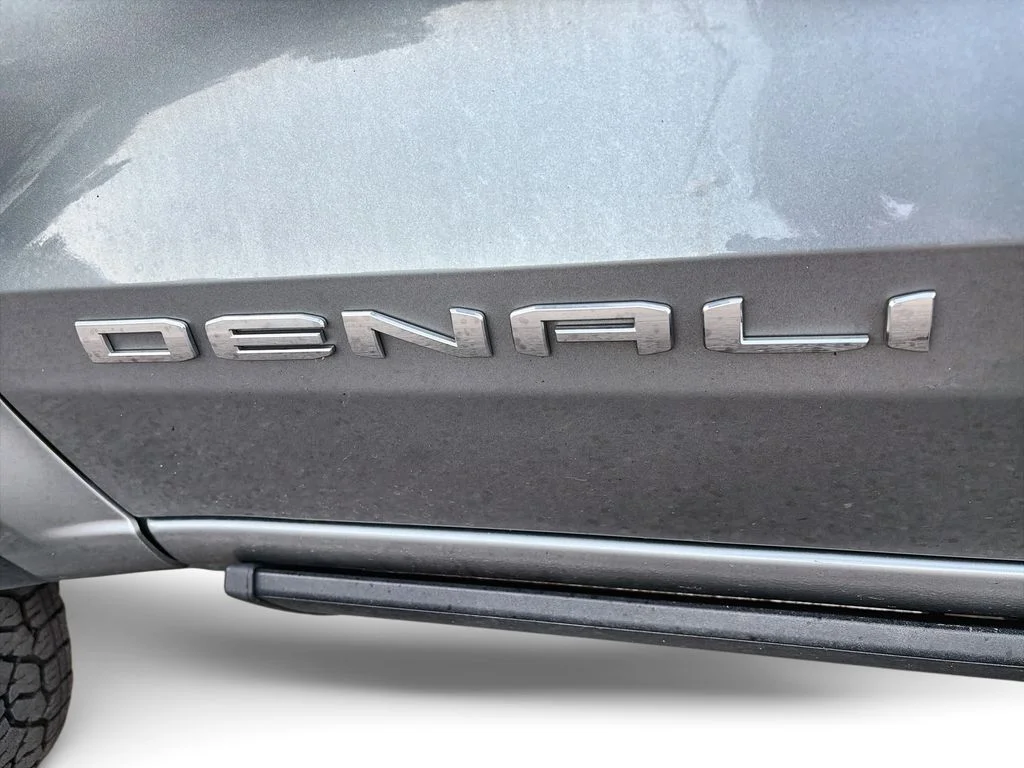 Used 2025 Silver GMC Denali image 32
