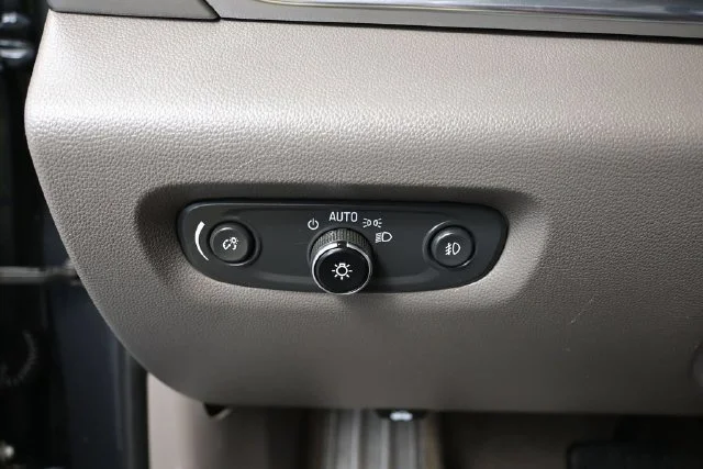 Used 2018 Gray Chevrolet 3LT image 24