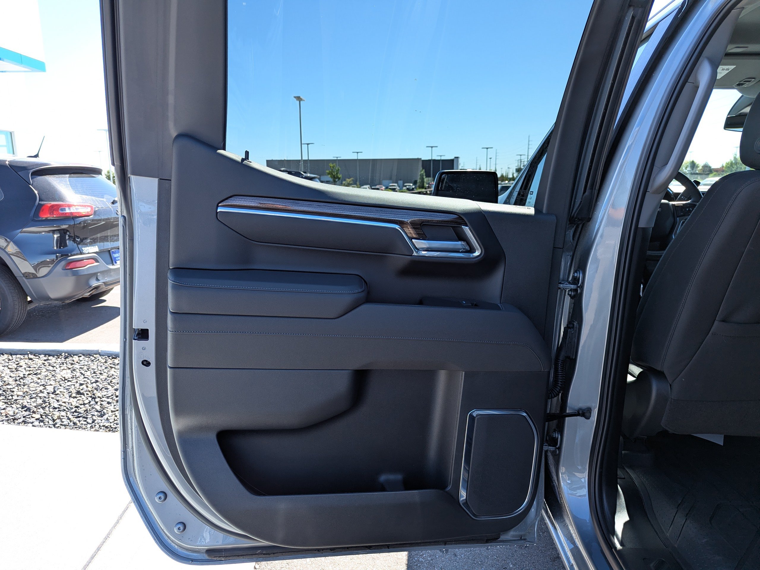 New 2025 Sterling Gray Metallic Chevrolet LT image 28
