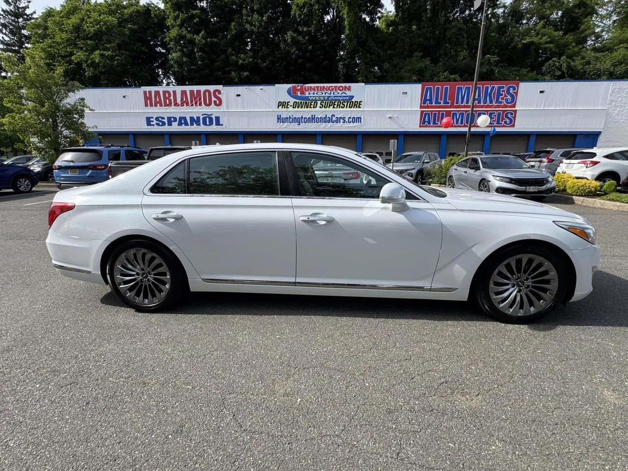Used 2018 Casablanca White Genesis 3.3T Premium image 5