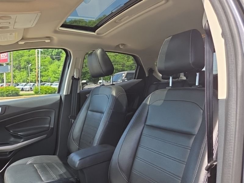 Used 2019  Ford Titanium image 11