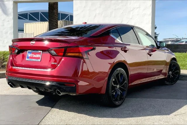 Used 2023 Scarlet Nissan 2.5 SR image 13