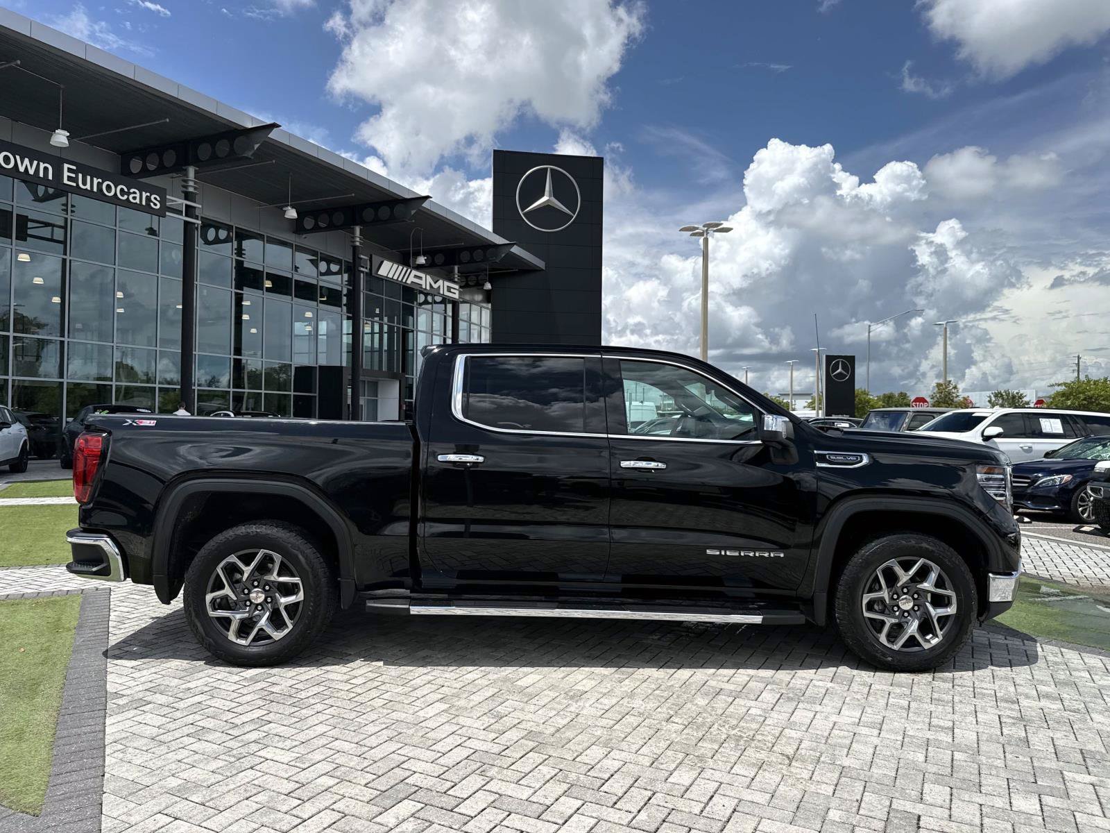 Used 2025 Onyx Black GMC SLT image 6