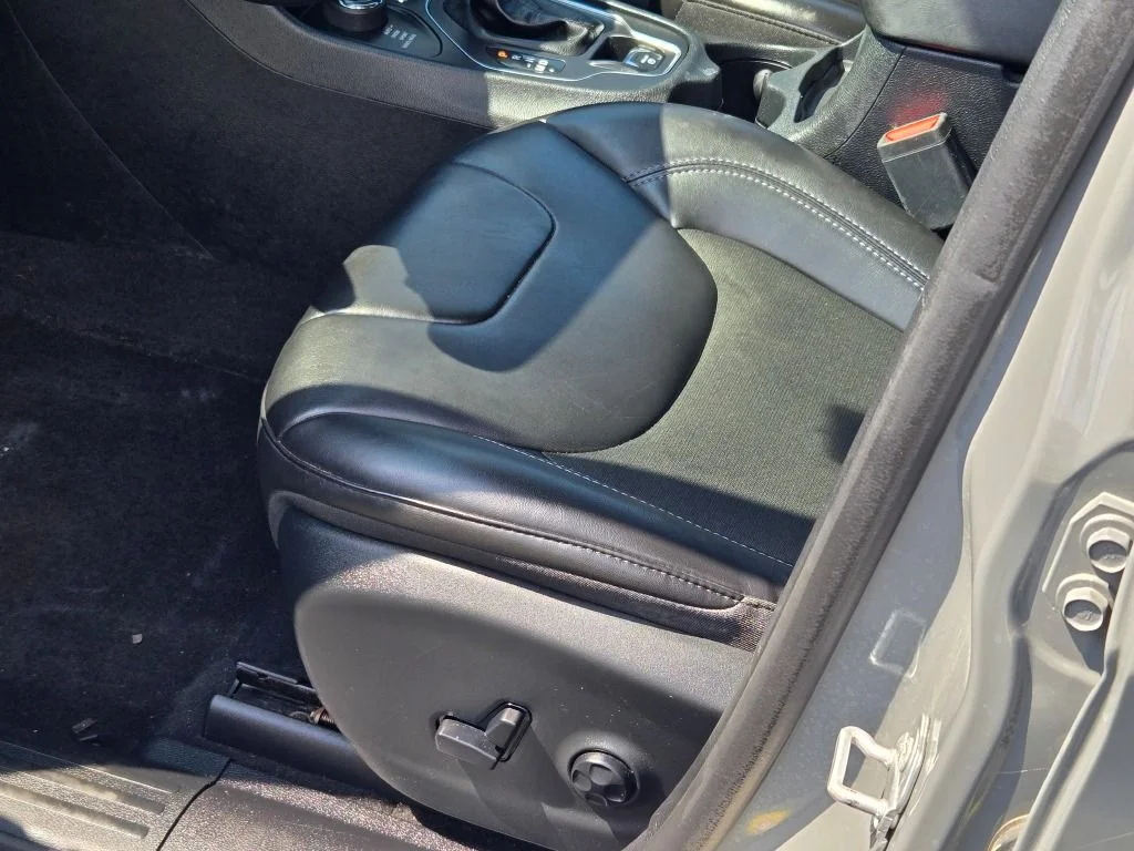 Used 2019 Gray Jeep Latitude Plus image 23
