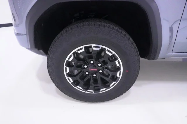 2026 GMC Canyon AT4 - Photo 15