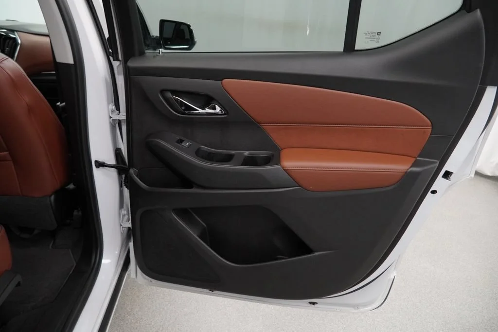Used 2019 IRIDESCENT PEARL TRICOAT Chevrolet High Country image 30
