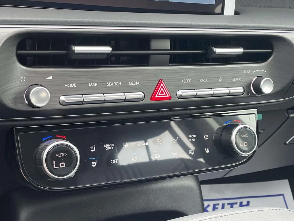New 2026 Silver Hyundai SEL Premium image 28