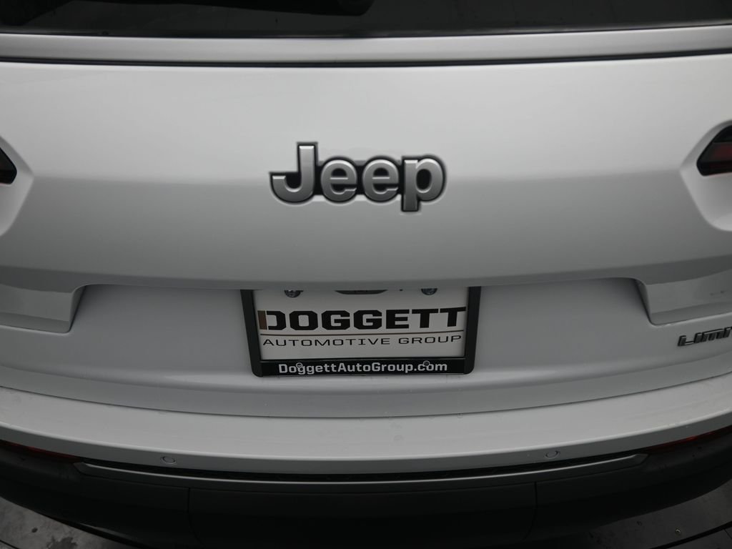 New 2026 Bright White Clear-Coat Exterior Paint Jeep Limited image 10