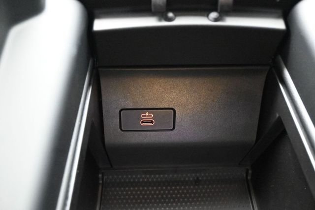 Used 2025 Gray BMW sDrive40i image 4