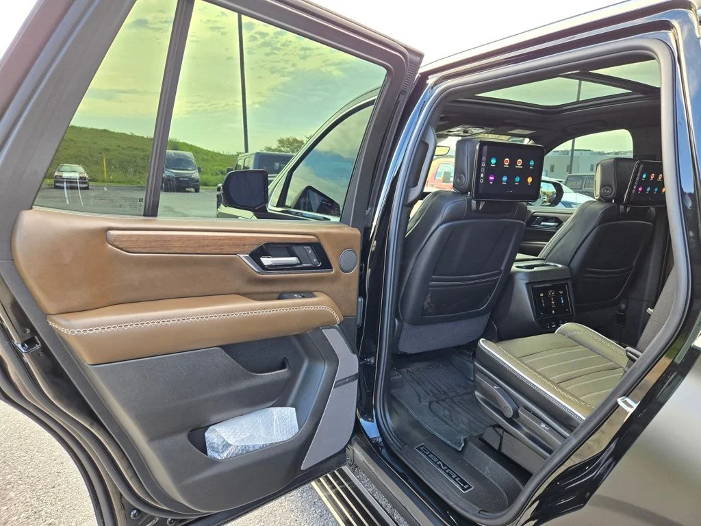 Used 2026 Black GMC Denali Ultimate image 27