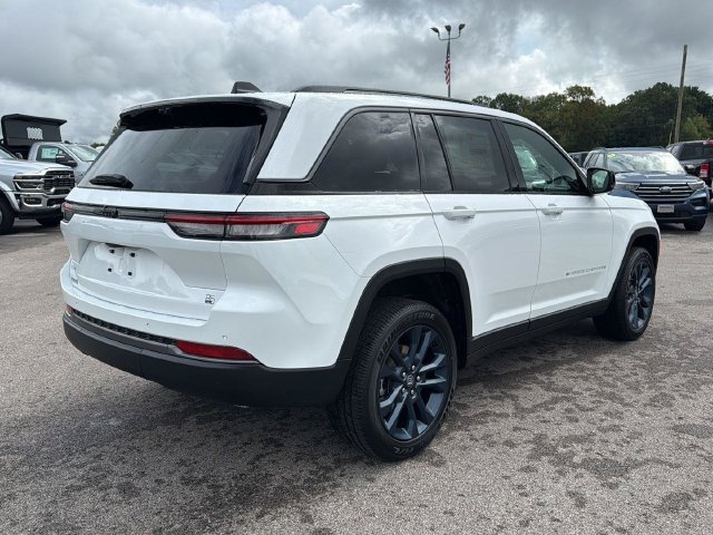 New 2026 Bright White Clear-Coat Exterior Paint Jeep  image 22