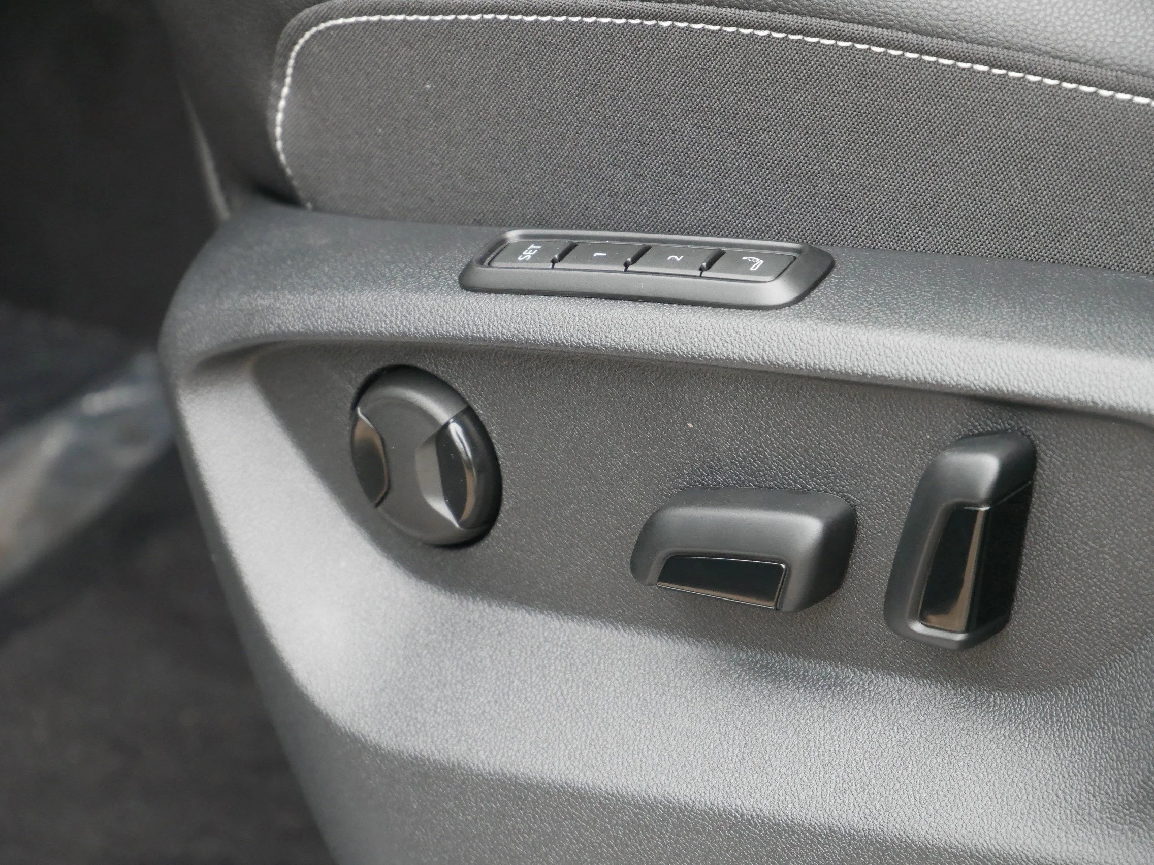 New 2026 Pure Gray Volkswagen 2.0T SEL Premium R-Line image 5