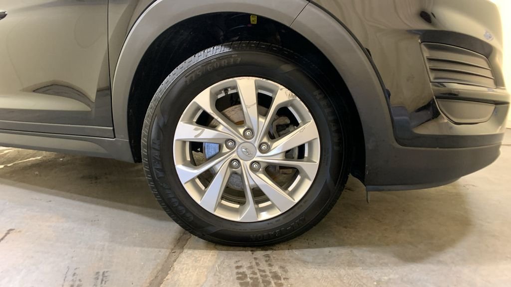 Used 2019 Black Noir Pearl Hyundai Value image 9